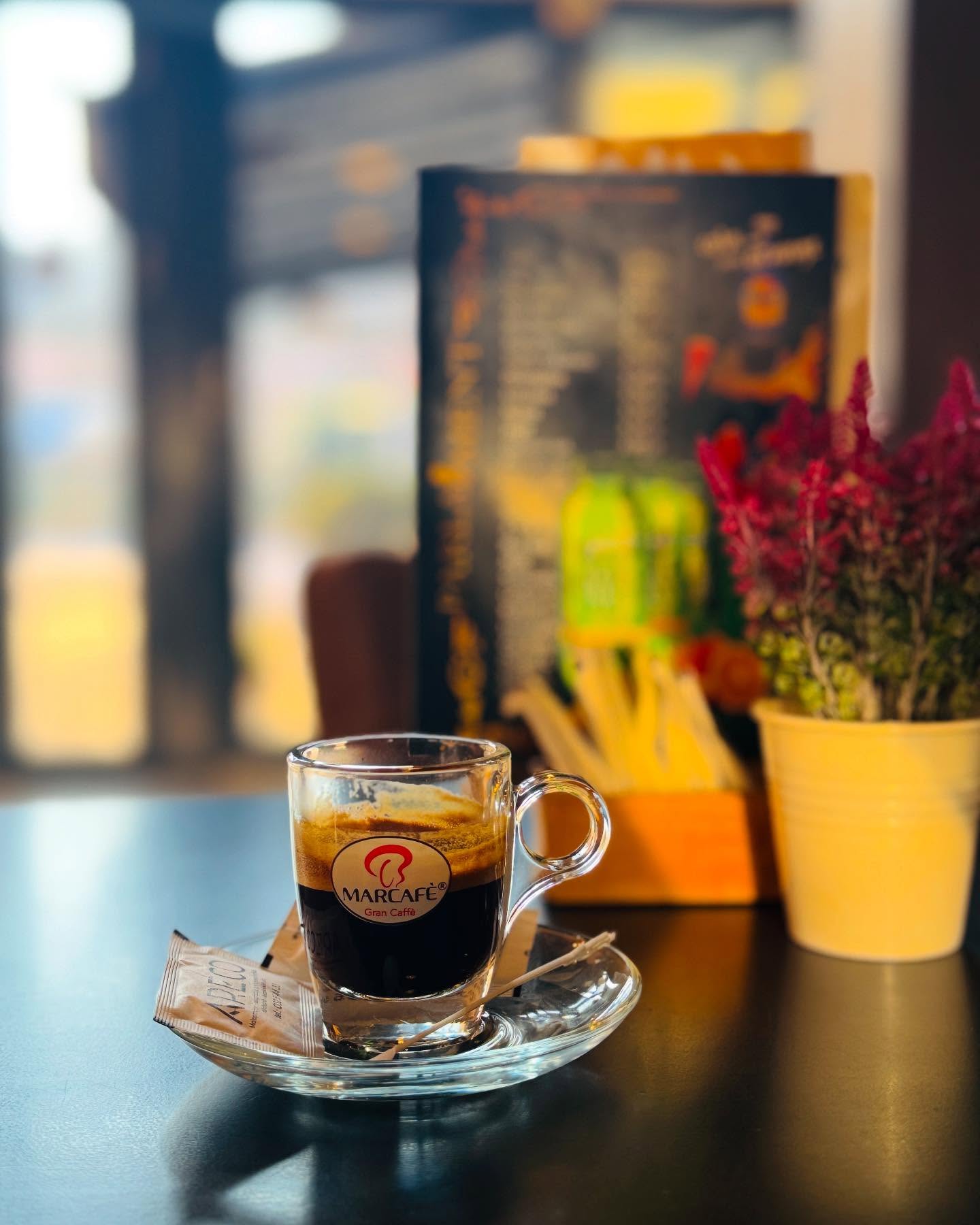 Enterijer nargila caffe bara Parlament