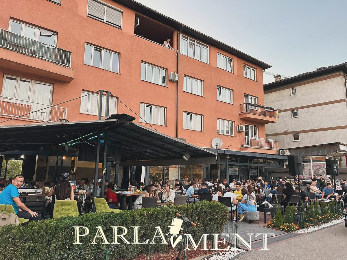 Parlament atmosfera 24